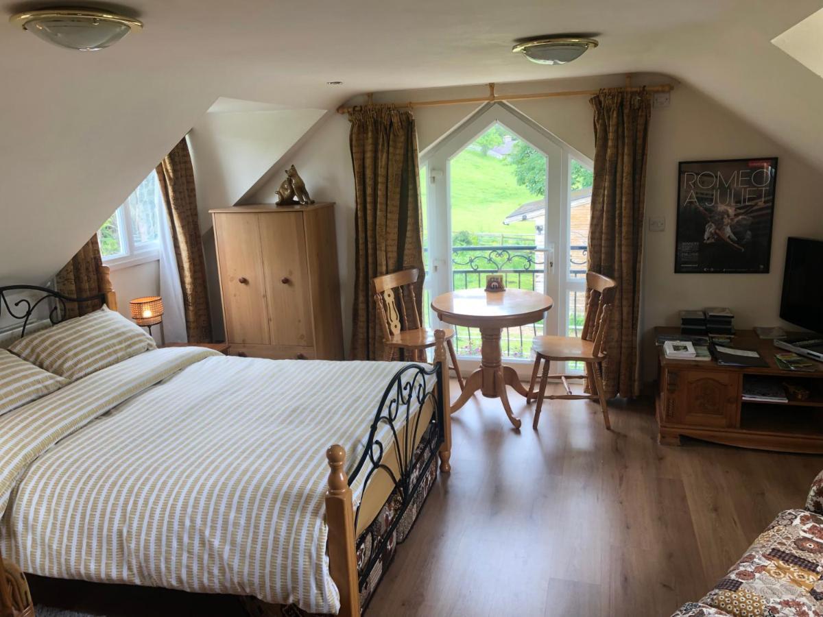 Lake View Romantic Retreat Аберистуит Экстерьер фото